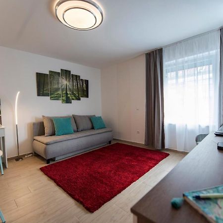 Lovely Apartman- Free Parking Pécs Exterior foto