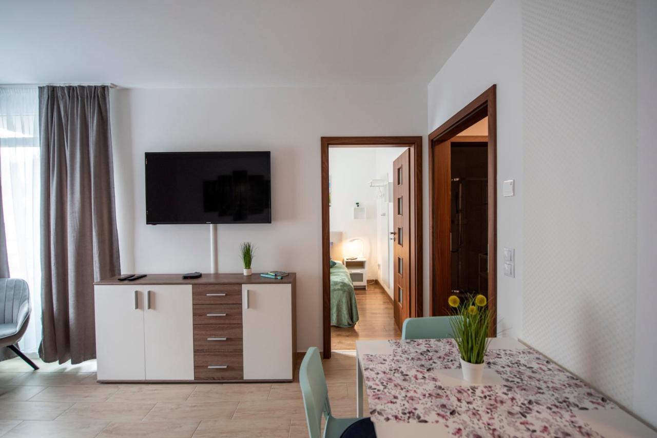 Lovely Apartman- Free Parking Pécs Exterior foto
