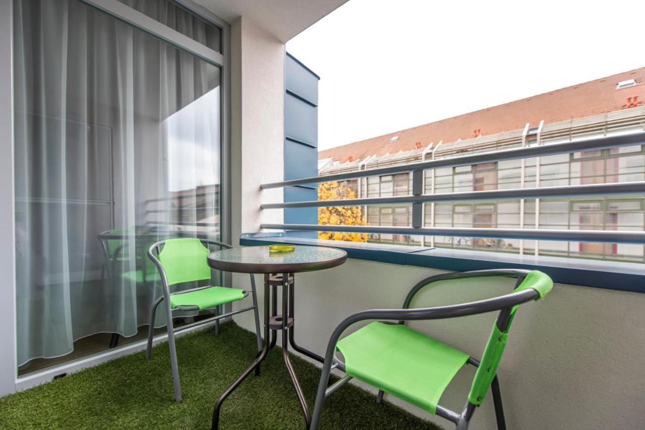 Lovely Apartman- Free Parking Pécs Exterior foto